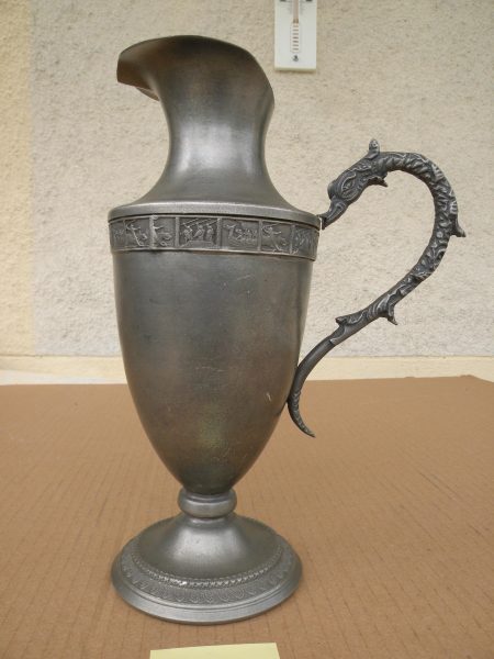 Grande cruche en &eacute;tain ancien haut 25 cms