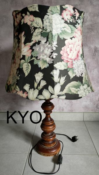 Grande lampe &agrave; poser, abat-jour fleurs, bois tissu pas cher
