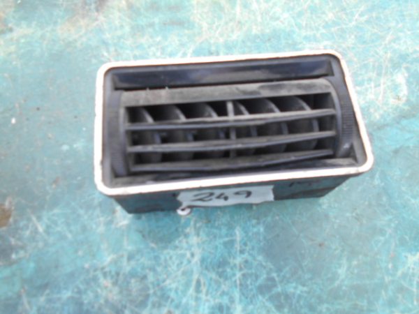 Grille d'a&eacute;ration interne maserati kyalami