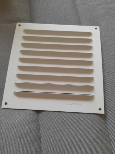 Grille de ventilation  aluminium à visser 15x15 cm