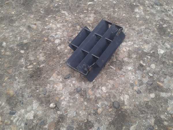 Grille plastic radiateur droit yamaha 125 yz 1984 pas cher