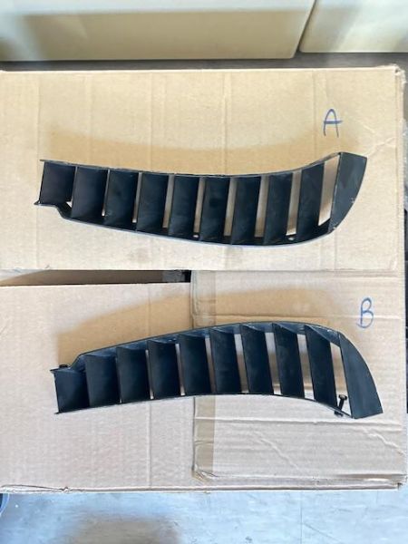 Grilles lat&eacute;rales de capot avant ferrari f40