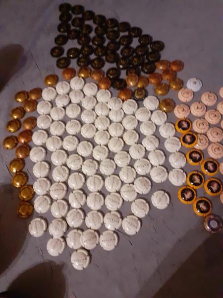 Gros lot de 175 capsules de champagne