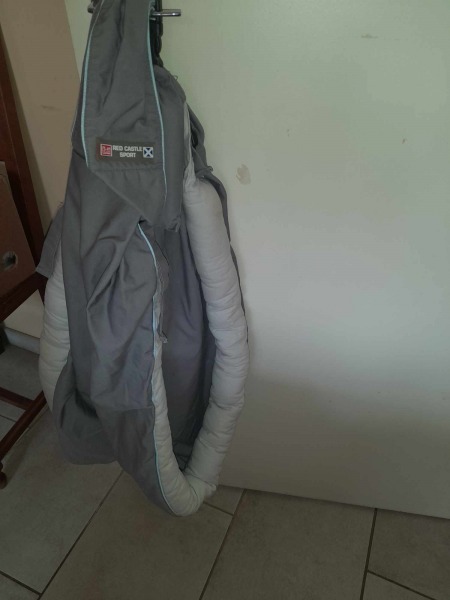 Hamac de portage pour b&eacute;b&eacute; - porte b&eacute;b&eacute; red castel