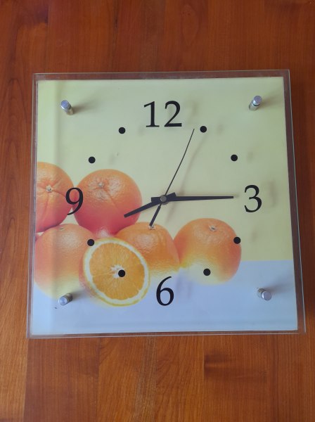 Horloge en verre d&eacute;cor orange 30 x 30 cm