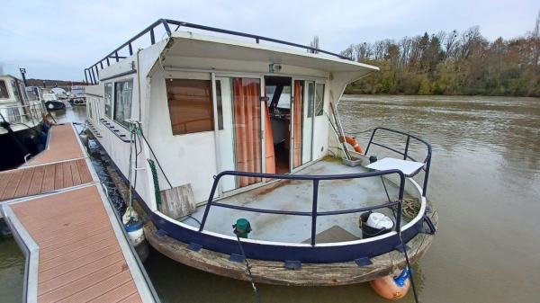 House boat