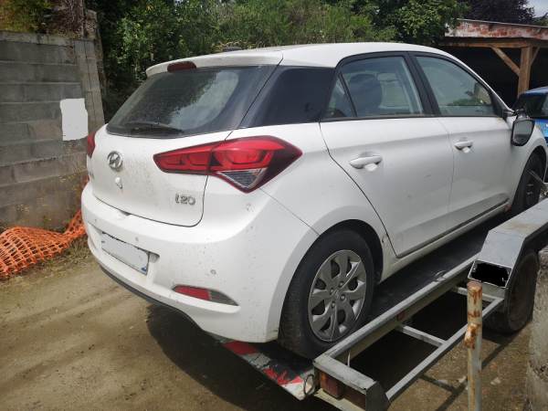 Vente Hyundai i20  2 di&eacute;sel ann&eacute;e 2016