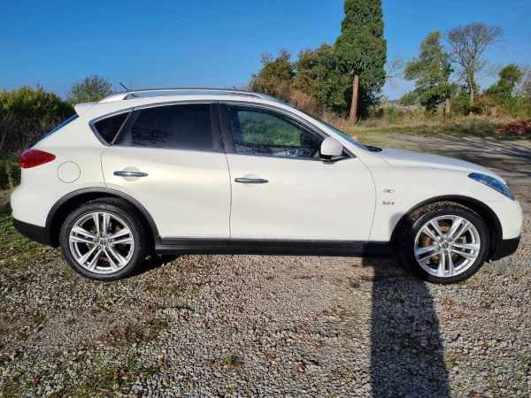 Vente Infiniti qx50 3.0d v6 239cv 83000km cuir gps ac ja