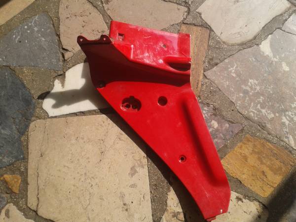 Int&eacute;rieur car&eacute;nage droit  rouge honda 900 cbr 1992