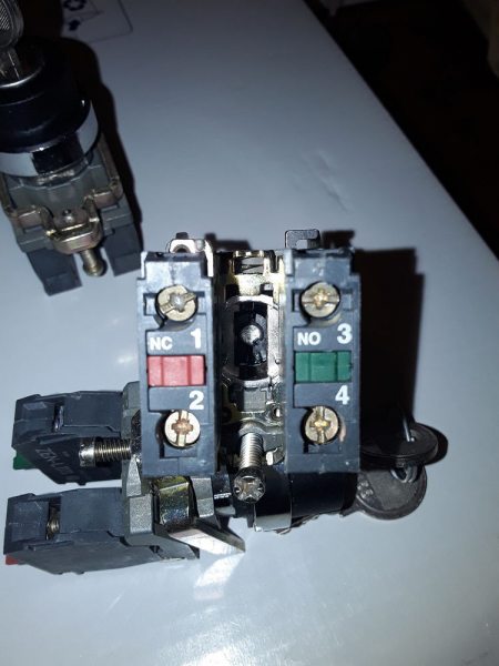 Vente Interrupteur à clé série harmony xb4 bg.... neuf,