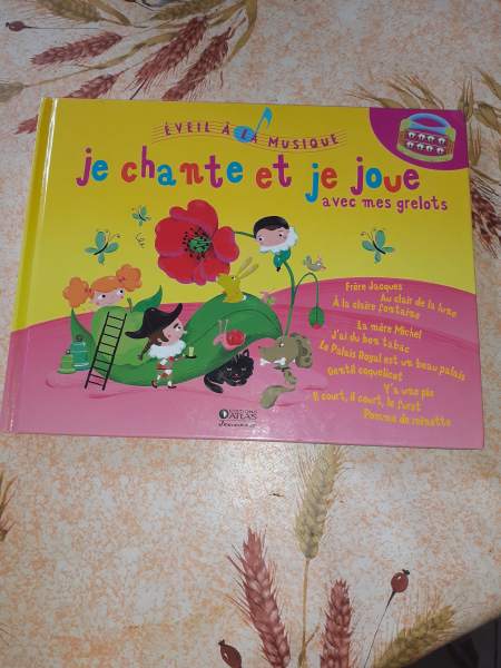 Je chante et je joue avec mes grelots -