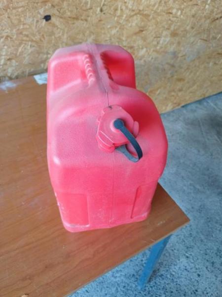 Jerricans de 20 litres en plastic renforcé pour es