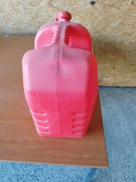 Jerricans de 20 litres en plastic renforcé pour es pas cher