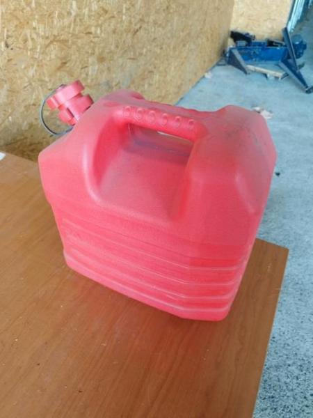 Annonce Jerricans de 20 litres en plastic renforcé pour es