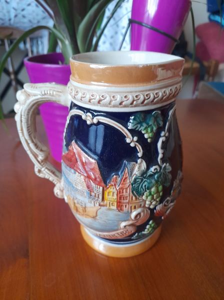 Annonce Joli petite cruche à bière en grès$