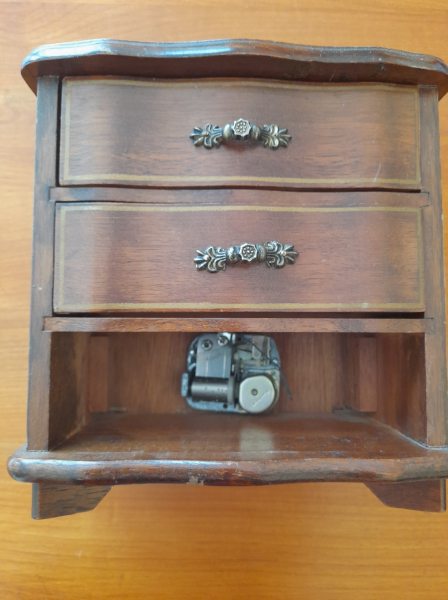 Jolie petite boite &agrave; bijoux musicale pas cher