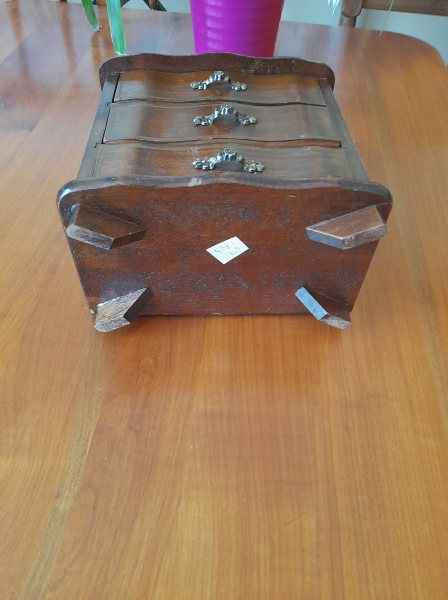 Annonce Jolie petite boite &agrave; bijoux musicale