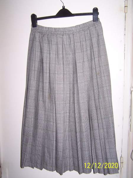 Jupe plissee t 44 galerie lafayette