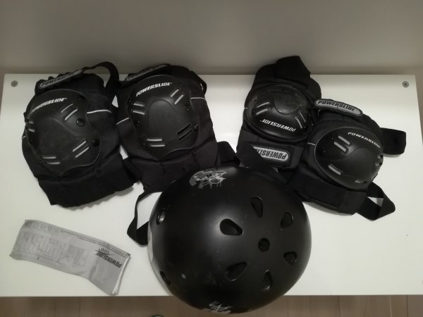 Kit de protections + casque roller skateboard trot pas cher