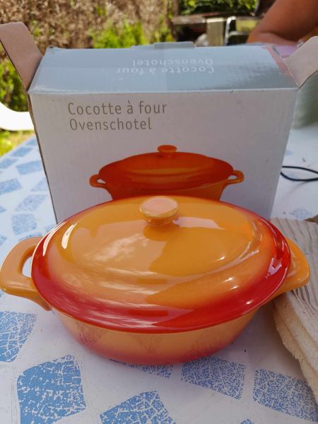 La cocotte mini ovale en céramique rouge 250 ml av pas cher