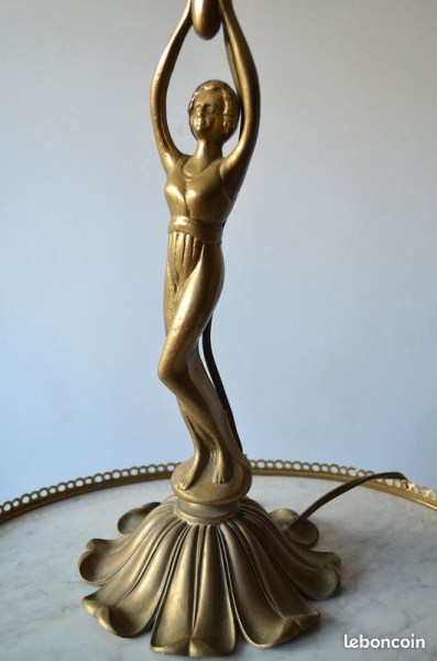 Lampe art d&eacute;co femme en bronze pas cher