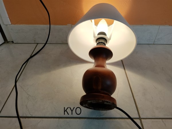 Annonce Lampe chevet bois &agrave; poser, abat-jour blanc tissu