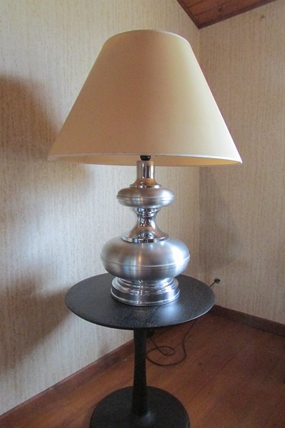 Lampe de salon, très design.... pas cher