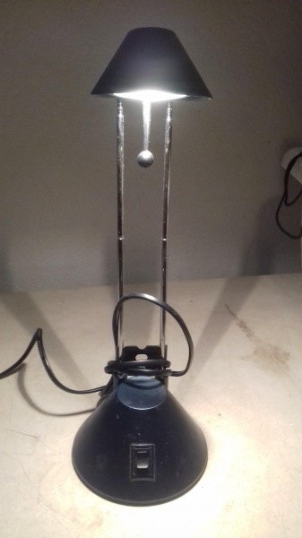 Lampe hallog&egrave;ne de bureau