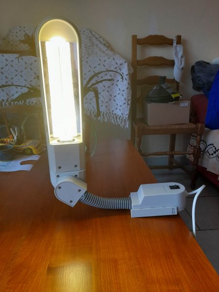 Lampe halog&egrave;ne de bureau &agrave; fixer ou &agrave; poser