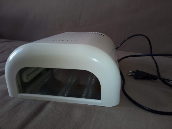 Lampe uv séchage gel à ongle neuve