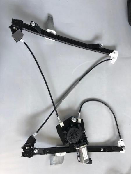 L&egrave;ve vitre arri&egrave;r droit maserati quattroporte m139