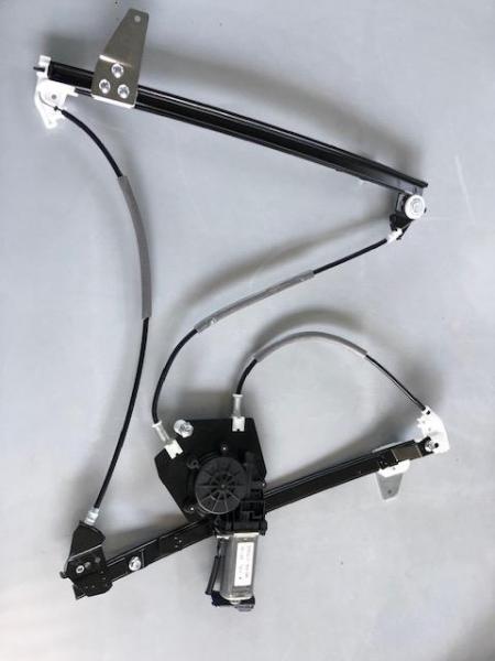 L&egrave;ve vitre avant droit maserati quattroporte m139