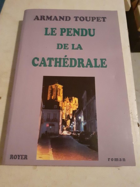 Livre armand toupet "le pendu de la cath&eacute;drale"