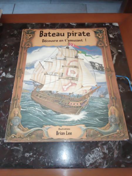 Livre bateau pirate "découvre en t'amusant"
