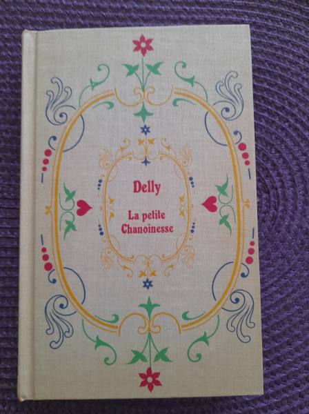 Livre delly " la petite chanoinesse"
