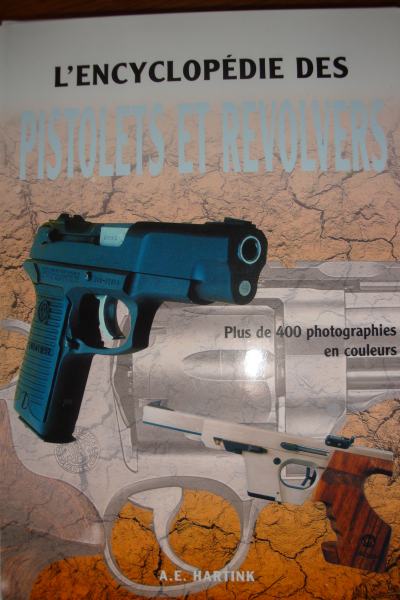 Livre encyclopedie des pistolets et revolvers