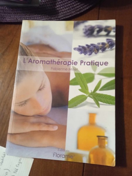 Livre " l ' aromathérapie pratique "