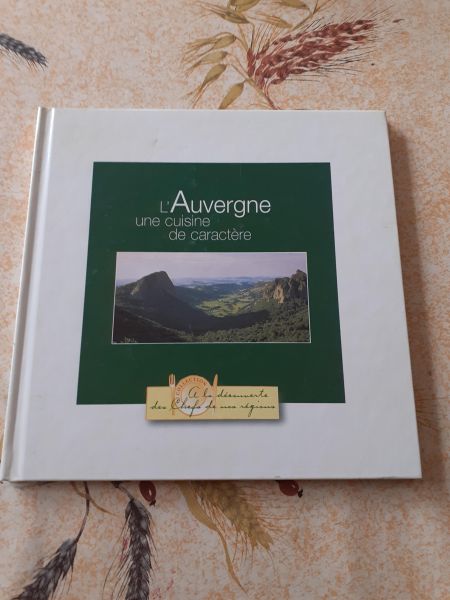 Livre l'auvergne , une cuisine de caractère