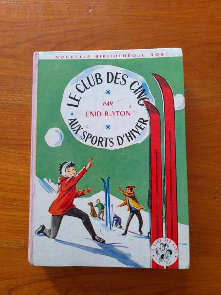 Livre   le club aux sports d'hiver - enid blyton