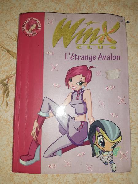 Livre winx club " l' etrange avalon"