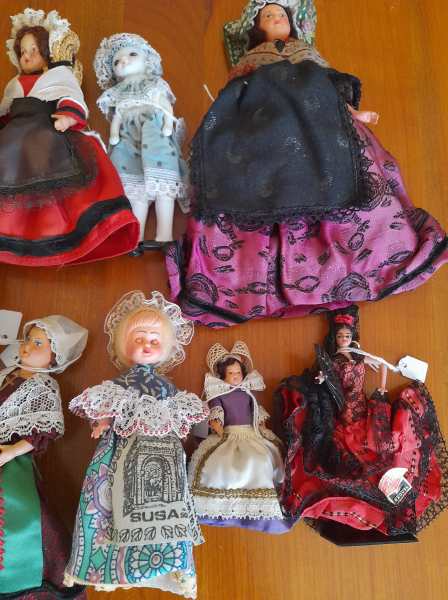 Vente Lot 10 petites poupées de collections