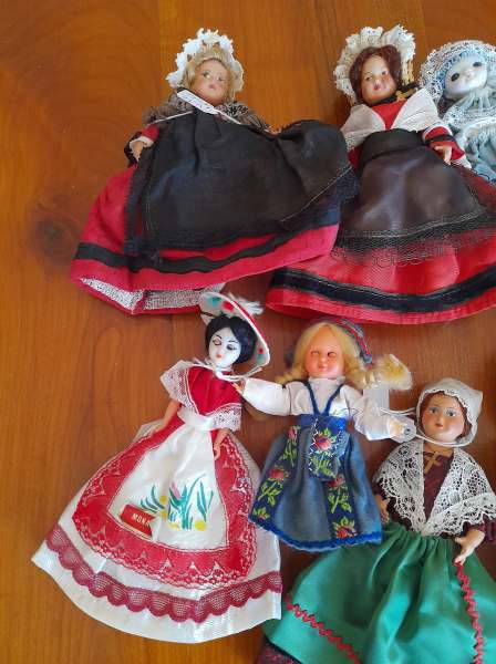 Lot 10 petites poupées de collections pas cher