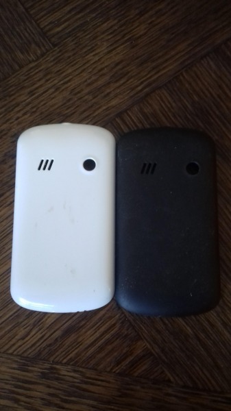 Lot 2 coques de t&eacute;l&eacute;phone portable