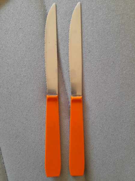 Lot 2 couteaux - manche plastique - pas cher