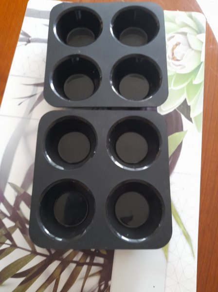 Lot 2 moules en silicones &agrave; muffin