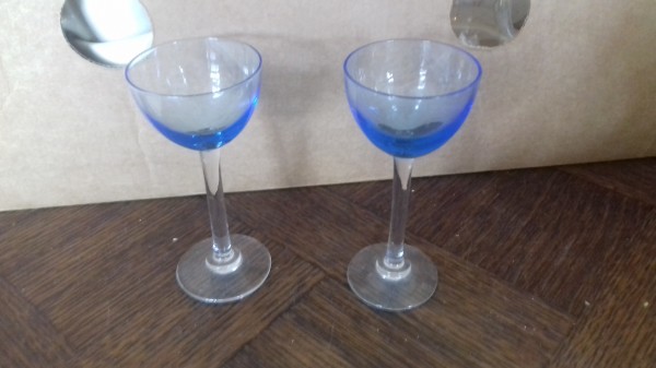 Lot 2 petit verres &agrave; pied pour liqueur