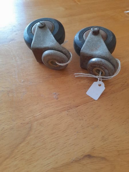 Lot 2 petites roulettes