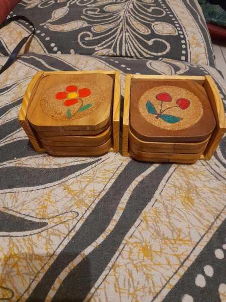 Lot 2 pr&eacute;sentoirs avec 11 sous bock bois et li&egrave;ges pas cher