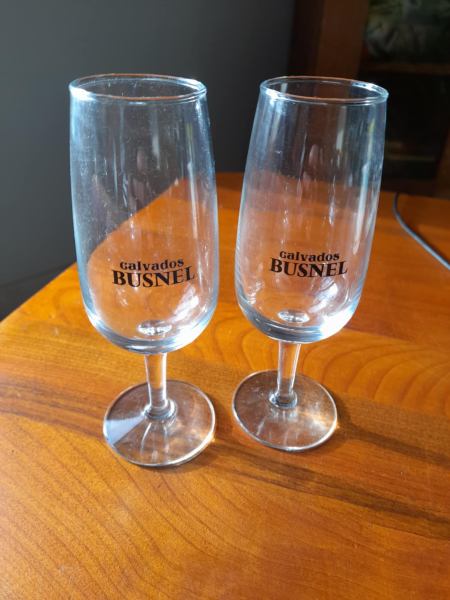 Lot 2 verres publicitaires calvados busnel