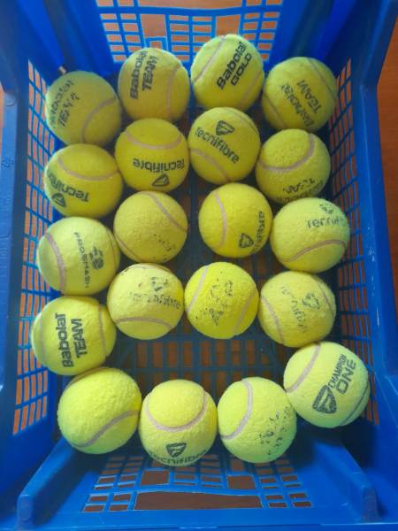 Lot 20 balles de tennis divers marques